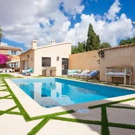 Charming Newly Renovated With Private Pool *