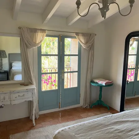 Charming Newly Renovated With Private Pool *